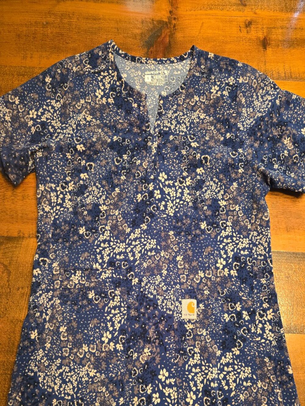 Carhartt womens modern fit scrub top, sz small